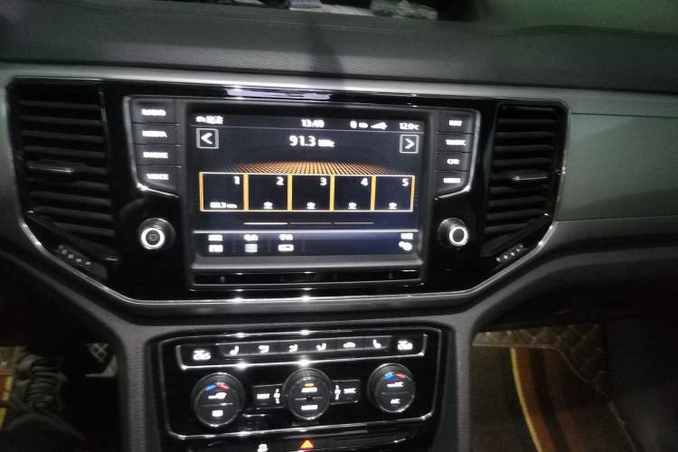 Used Volkswagen Teramont 2017 380TSI Four-Wheel Drive Luxury Edition Audio And AC Panel