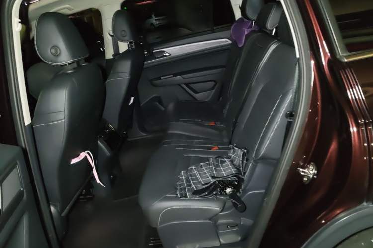 Used Volkswagen Teramont 2017 330TSI Two-Wheel-Drive Luxury Edition Left Rear Seat