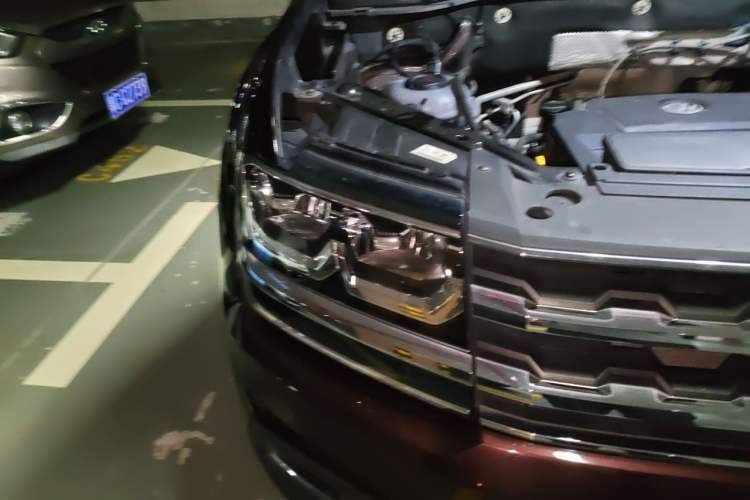 Used Volkswagen Teramont 2017 330TSI Two-Wheel-Drive Luxury Edition Right Front Headlight