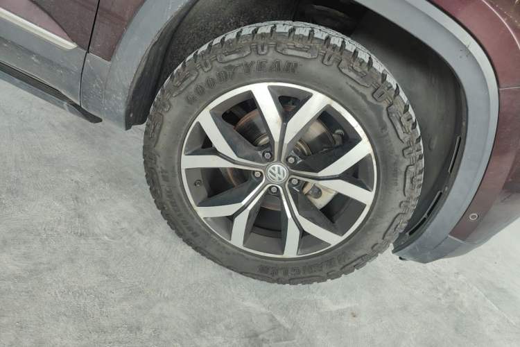 Used Volkswagen Teramont 2017 530 V6 Four-Wheel Drive Luxury Edition Right Front Wheel Hub