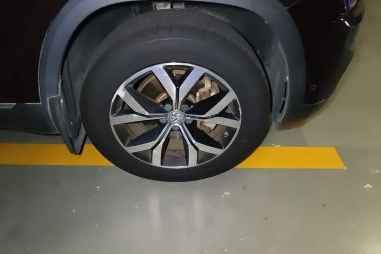 Used Volkswagen Teramont 2017 330TSI Two-Wheel-Drive Luxury Edition Right Front Wheel Hub