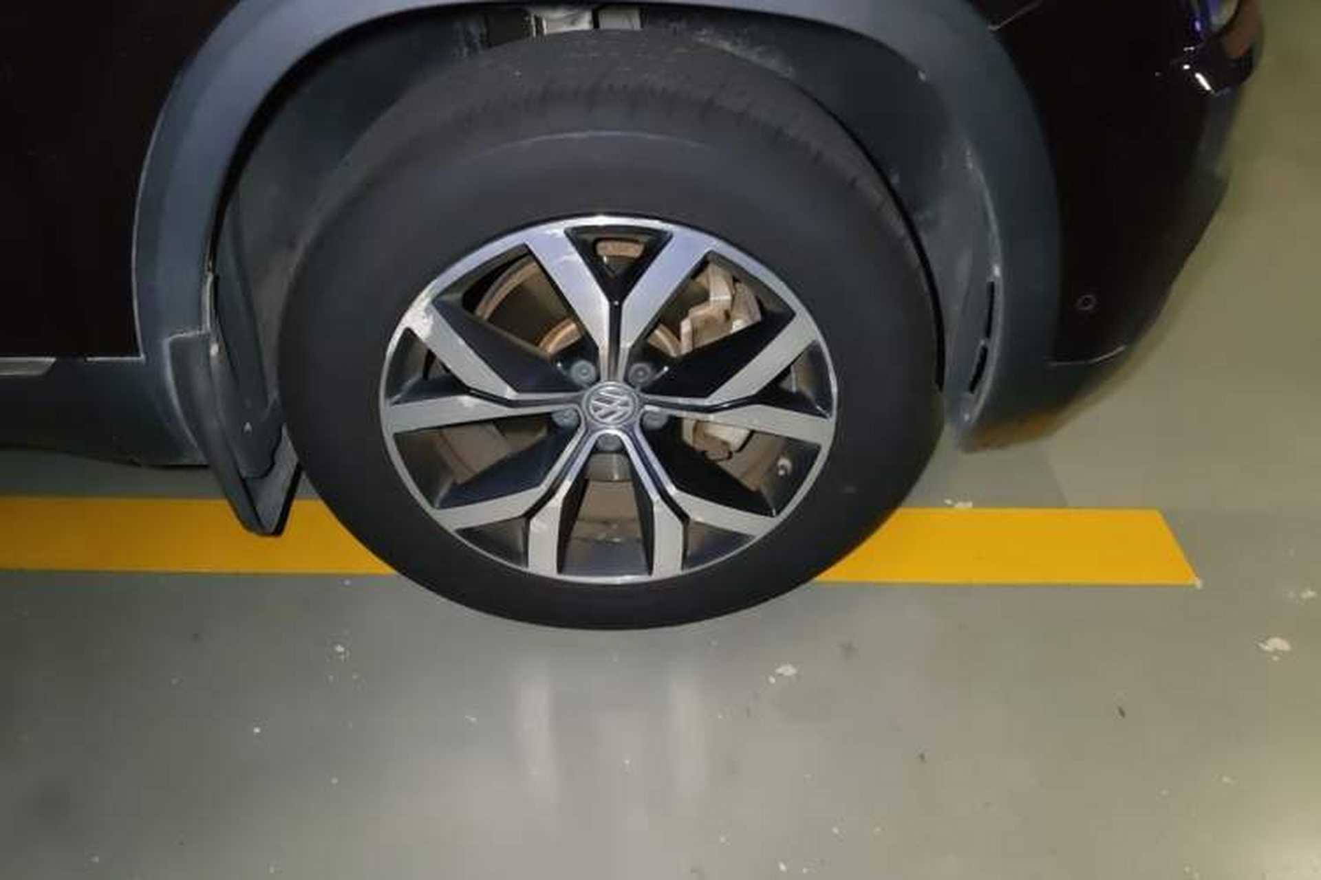Used Volkswagen Teramont 2017 330TSI Two-Wheel-Drive Luxury Edition Right Front Wheel Hub