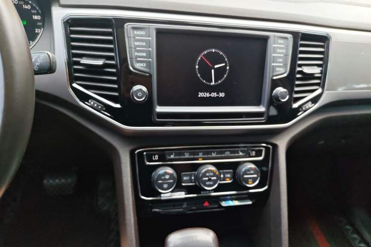 Used Volkswagen Teramont 2017 380TSI Four-Wheel Drive Luxury Edition Audio And AC Panel