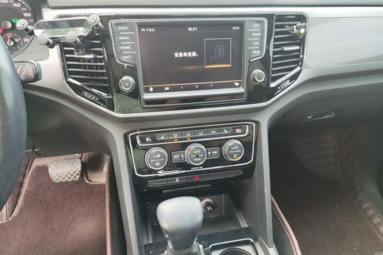 Used Volkswagen Teramont 2017 380TSI Four-Wheel Drive Luxury Edition Audio And AC Panel