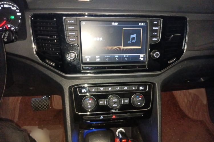 Used Volkswagen Teramont 2017 330TSI Two-Wheel-Drive Luxury Edition Audio And AC Panel