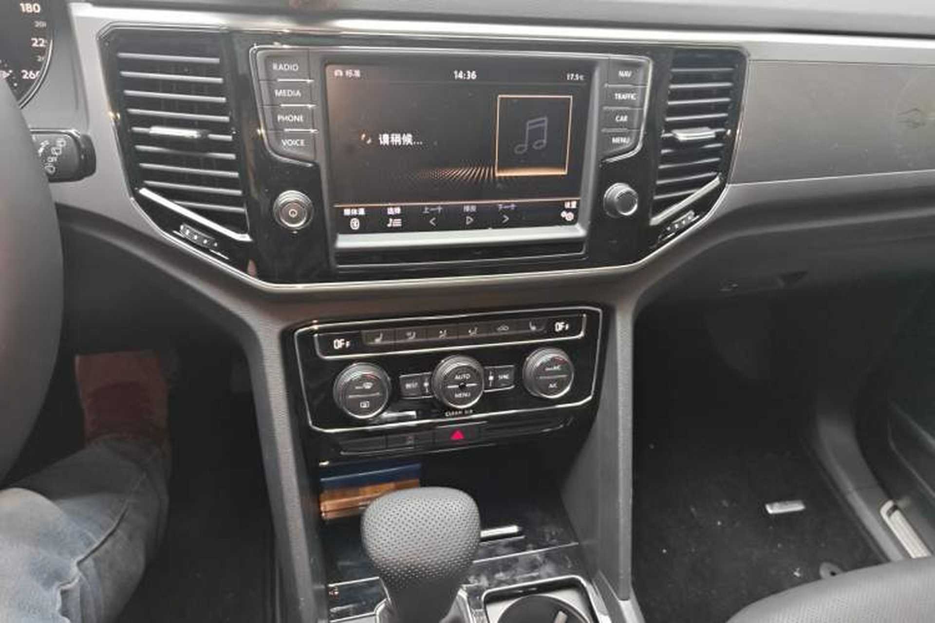 Used Volkswagen Teramont 2017 530 V6 Four-Wheel Drive Luxury Edition Audio And AC Panel