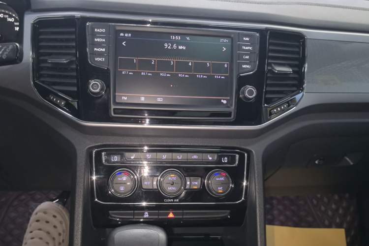 Used Volkswagen Teramont 2017 380TSI Four-Wheel Drive Luxury Edition Audio And AC Panel