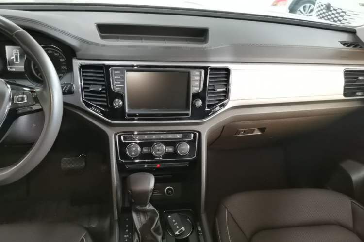 Used Volkswagen Teramont 2017 380TSI Four-Wheel Drive Luxury Edition Audio And AC Panel