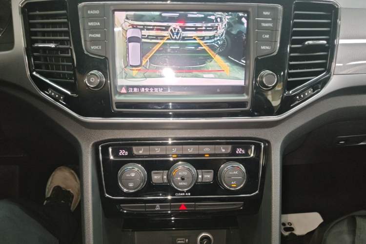 Used Volkswagen Teramont 2017 530 V6 Four-Wheel Drive Luxury Edition Audio And AC Panel