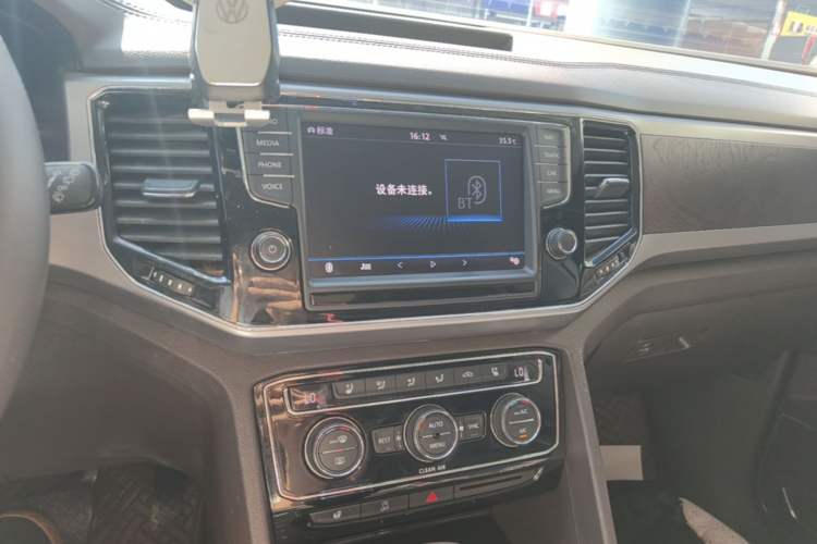 Used Volkswagen Teramont 2017 530 V6 Four-Wheel Drive Supreme Flagship Edition Audio And AC Panel