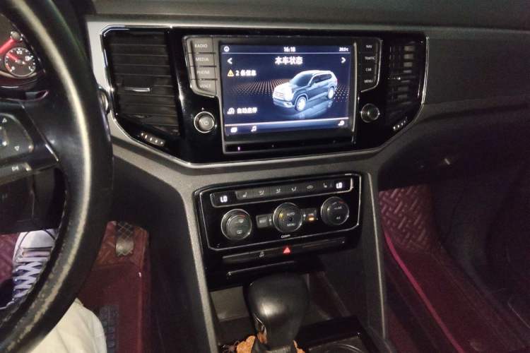 Used Volkswagen Teramont 2017 330TSI Two-Wheel-Drive Luxury Edition Audio And AC Panel