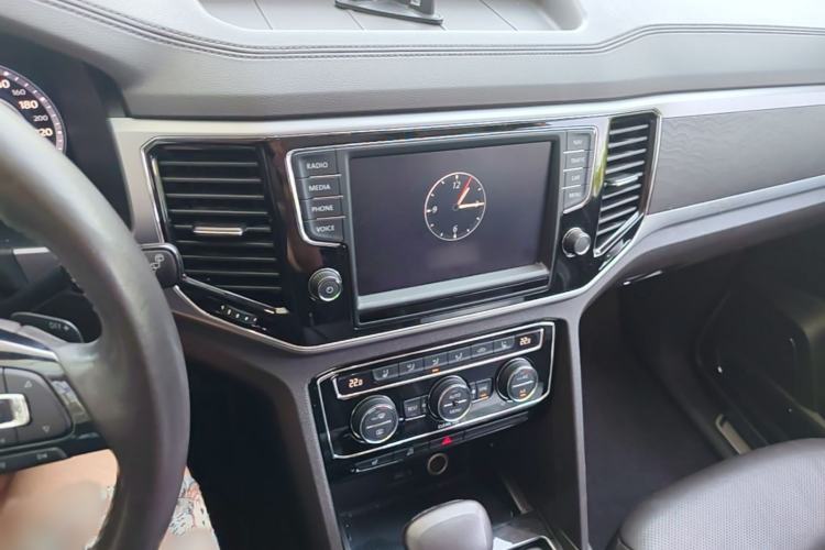 Used Volkswagen Teramont 2017 530 V6 Four-Wheel Drive Supreme Flagship Edition Audio And AC Panel