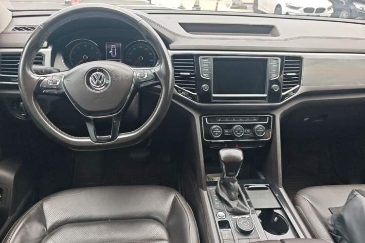 Used Volkswagen Teramont 2017 530 V6 Four-Wheel Drive Luxury Edition Center Console