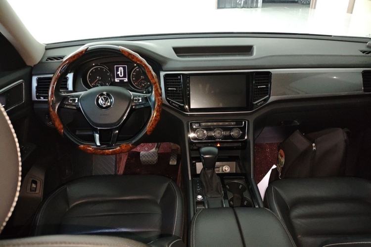Used Volkswagen Teramont 2017 330TSI Two-Wheel-Drive Luxury Edition Center Console