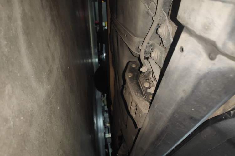 Used Volkswagen Teramont  Chassis Rear Right