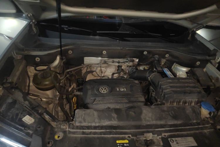 Used Volkswagen Teramont  Engine Bay