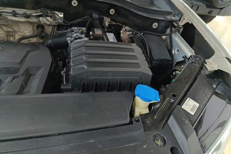 Used Volkswagen Teramont 2017 330TSI Two-Wheel-Drive Flagship Edition Engine Bay Left