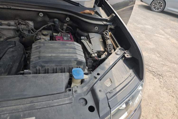 Used Volkswagen Teramont 2017 330TSI Two-Wheel-Drive Luxury Edition Engine Bay Left