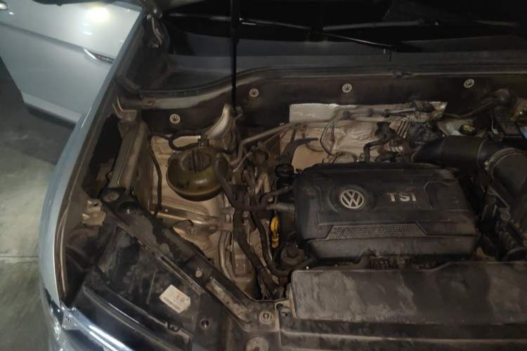 Used Volkswagen Teramont  Engine Bay Right