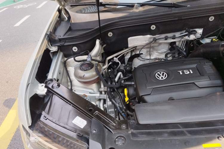 Used Volkswagen Teramont 2017 380TSI Four-Wheel Drive Luxury Edition Engine Bay Right