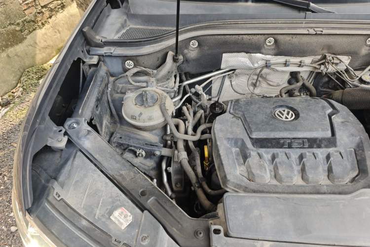 Used Volkswagen Teramont 2017 330TSI Two-Wheel-Drive Luxury Edition Engine Bay Right