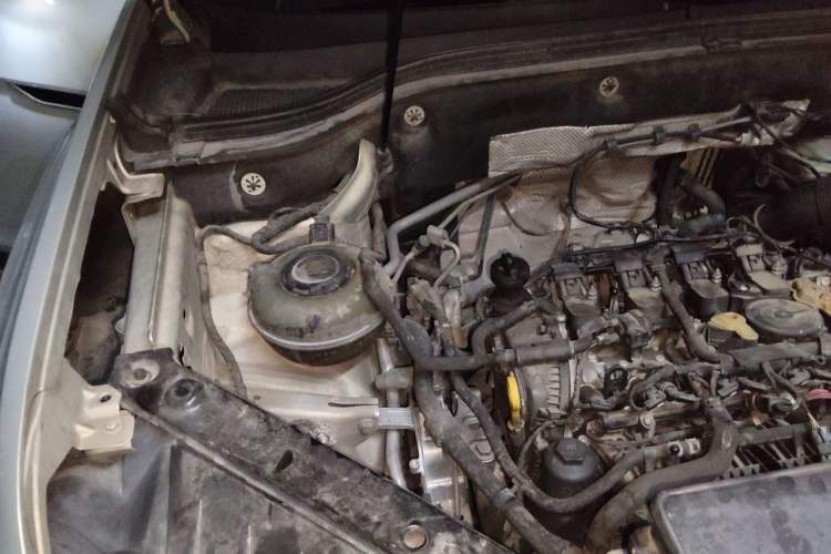 Used Volkswagen Teramont 2017 330TSI Two-Wheel-Drive Luxury Edition Engine Bay Right