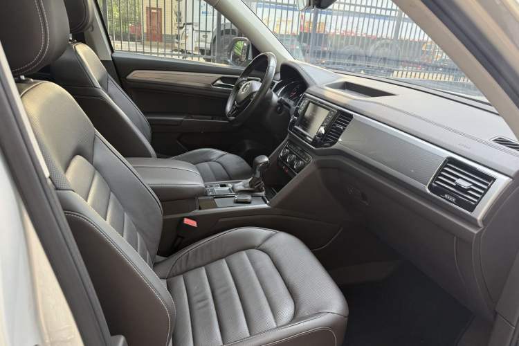Used Volkswagen Teramont 2017 330TSI Two-Wheel-Drive Luxury Edition Gear Lever