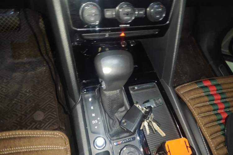 Used Volkswagen Teramont  Gear Lever