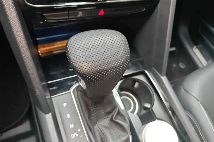Used Volkswagen Teramont 2017 530 V6 Four-Wheel Drive Luxury Edition Gear Lever