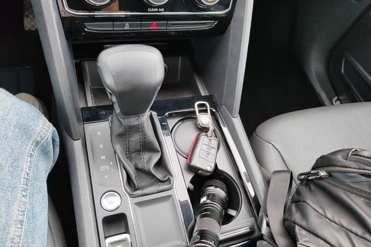 Used Volkswagen Teramont 2017 330TSI Two-Wheel-Drive Luxury Edition Gear Lever