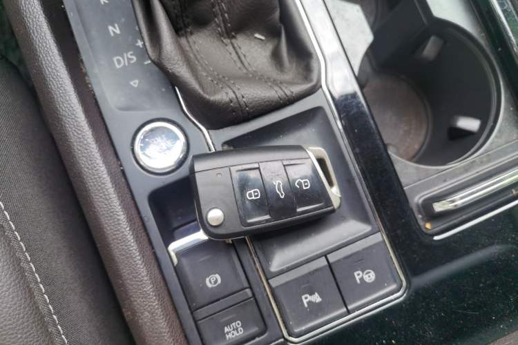 Used Volkswagen Teramont 2017 330TSI Two-Wheel-Drive Luxury Edition Gear Lever