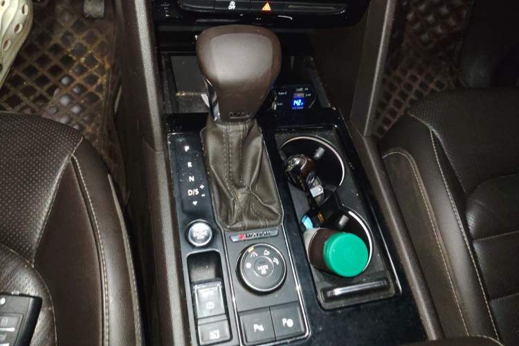 Used Volkswagen Teramont 2017 530 V6 Four-Wheel Drive Luxury Edition Gear Lever