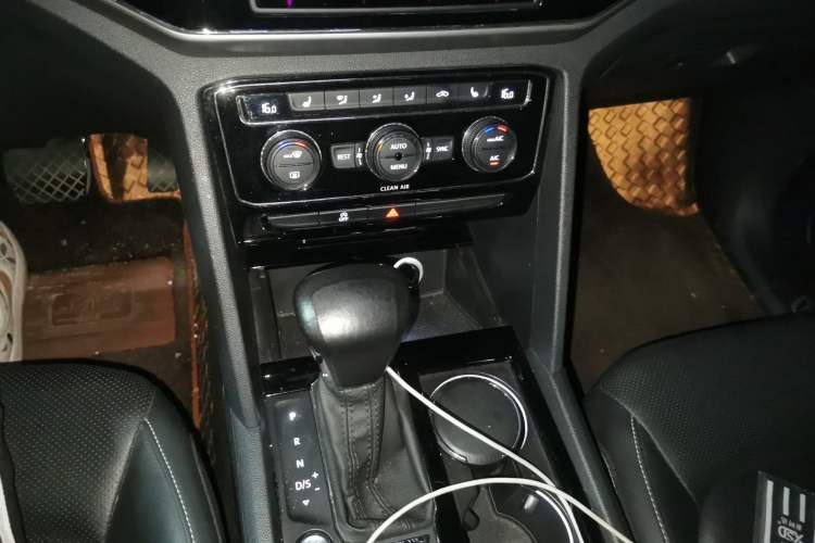 Used Volkswagen Teramont 2017 380TSI Four-Wheel Drive Luxury Edition Gear Lever