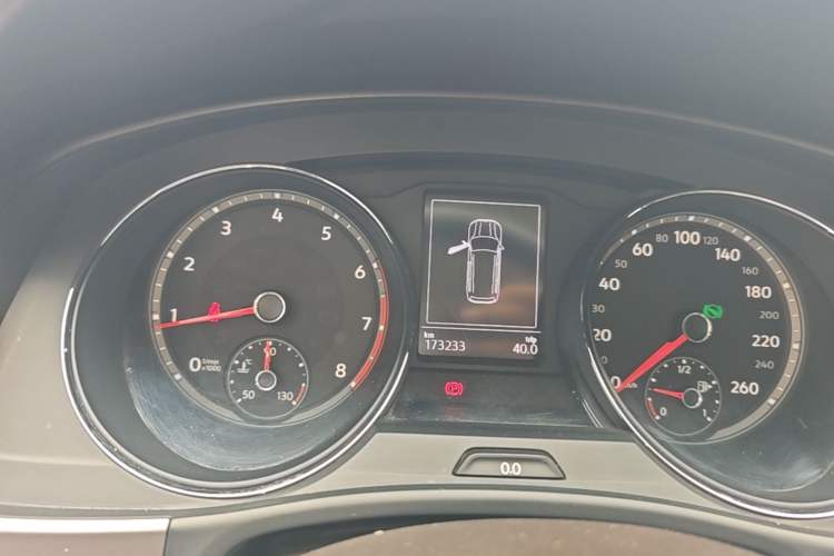 Used Volkswagen Teramont 2017 530 V6 Four-Wheel Drive Luxury Edition Instrument Cluster