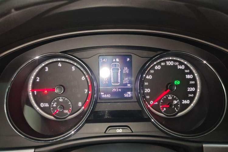 Used Volkswagen Teramont 2017 530 V6 Four-Wheel Drive Luxury Edition Instrument Cluster