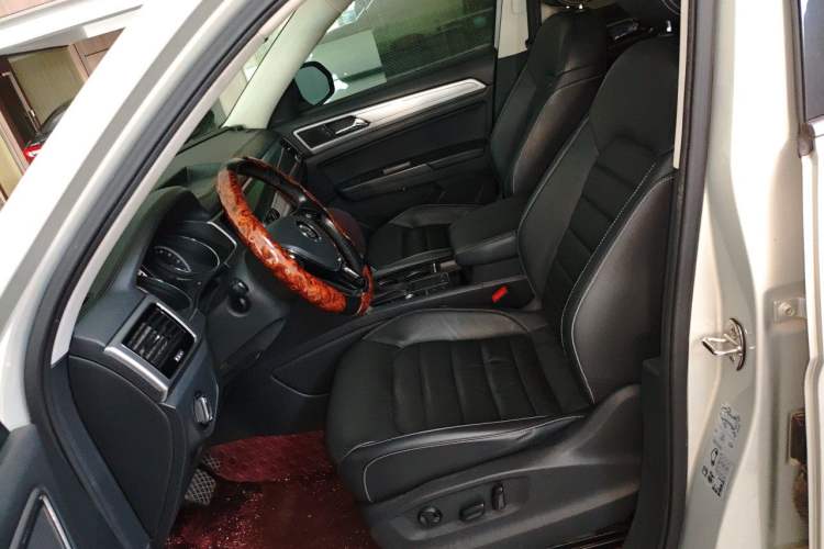 Used Volkswagen Teramont 2017 330TSI Two-Wheel-Drive Luxury Edition Left Front Seat