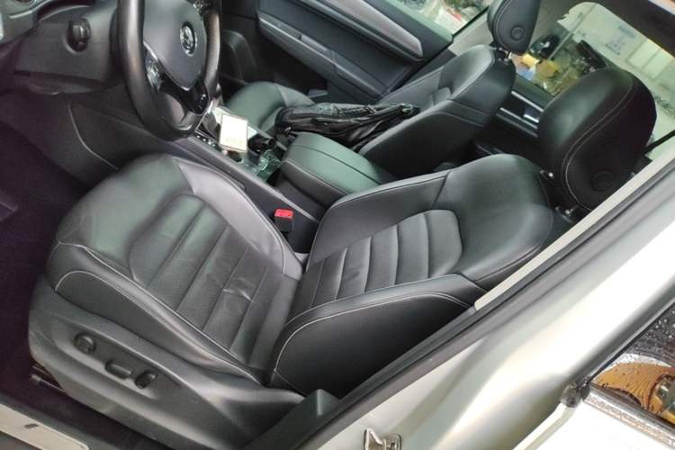 Used Volkswagen Teramont 2017 330TSI Two-Wheel-Drive Luxury Edition Left Front Seat