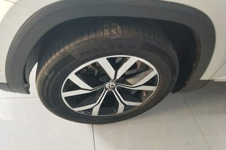 Used Volkswagen Teramont 2017 380TSI Four-Wheel Drive Luxury Edition Left Front Wheel Hub