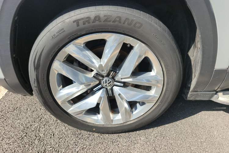 Used Volkswagen Teramont 2017 530 V6 Four-Wheel Drive Supreme Flagship Edition Left Front Wheel Hub