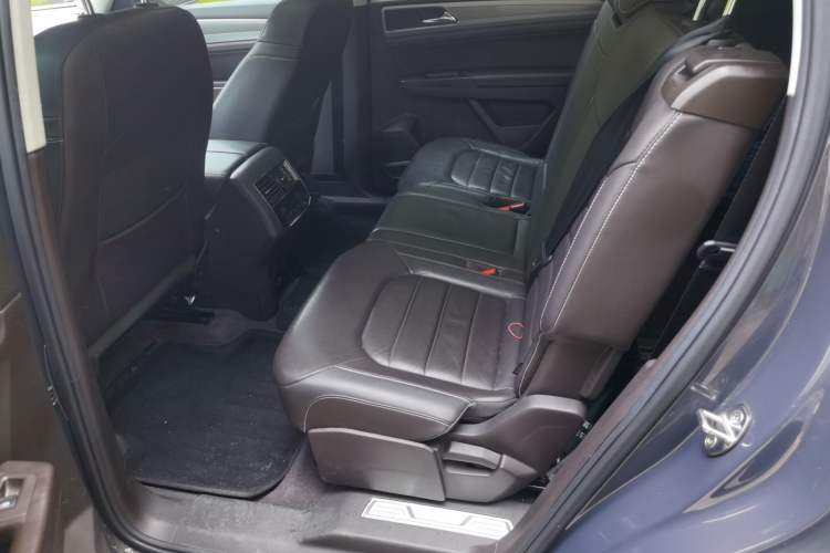 Used Volkswagen Teramont 2017 330TSI Two-Wheel-Drive Luxury Edition Left Rear Seat