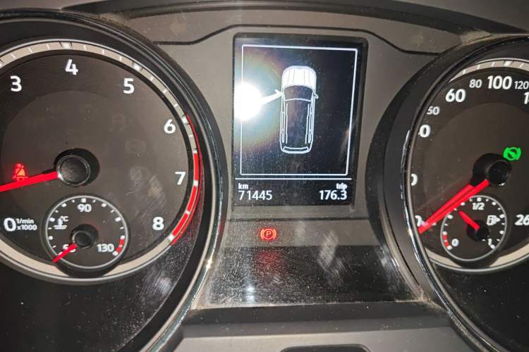 Used Volkswagen Teramont 2017 330TSI Two-Wheel-Drive Luxury Edition Odometer Close Up