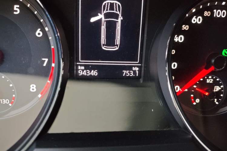 Used Volkswagen Teramont 2017 330TSI Two-Wheel-Drive Luxury Edition Odometer Close Up