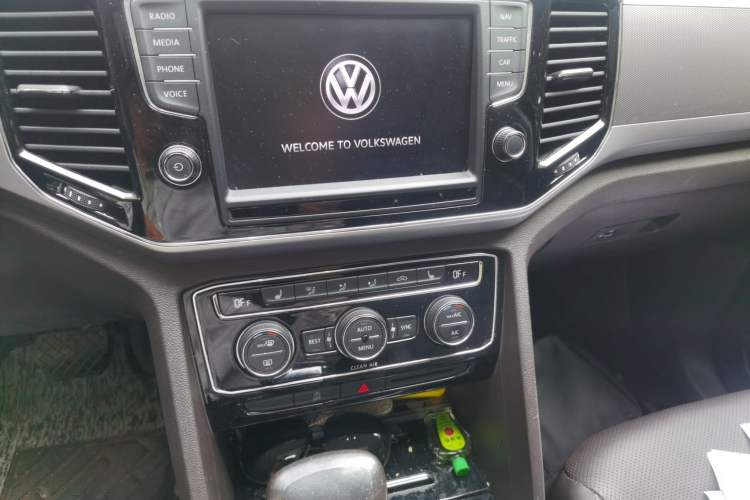 Used Volkswagen Teramont 2017 330TSI Two-Wheel-Drive Luxury Edition Odometer Close Up