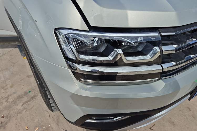 Used Volkswagen Teramont 2017 380TSI Four-Wheel Drive Luxury Edition Right Front Headlight