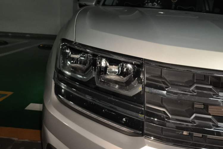Used Volkswagen Teramont 2017 380TSI Four-Wheel Drive Luxury Edition Right Front Headlight