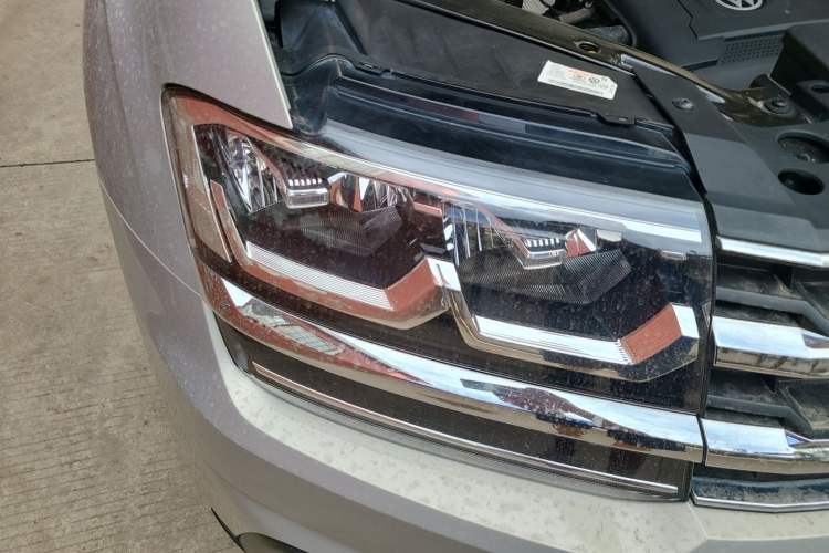Used Volkswagen Teramont 2017 380TSI Four-Wheel Drive Luxury Edition Right Front Headlight