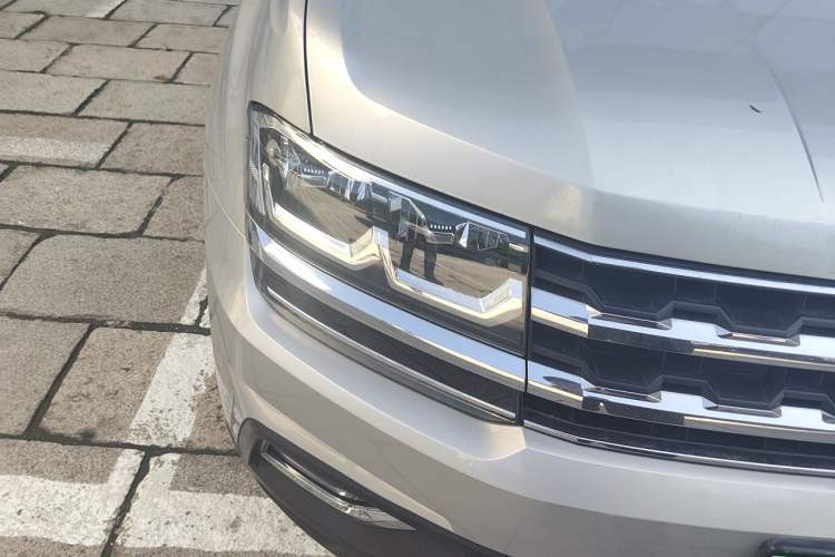 Used Volkswagen Teramont 2017 380TSI Four-Wheel Drive Luxury Edition Right Front Headlight