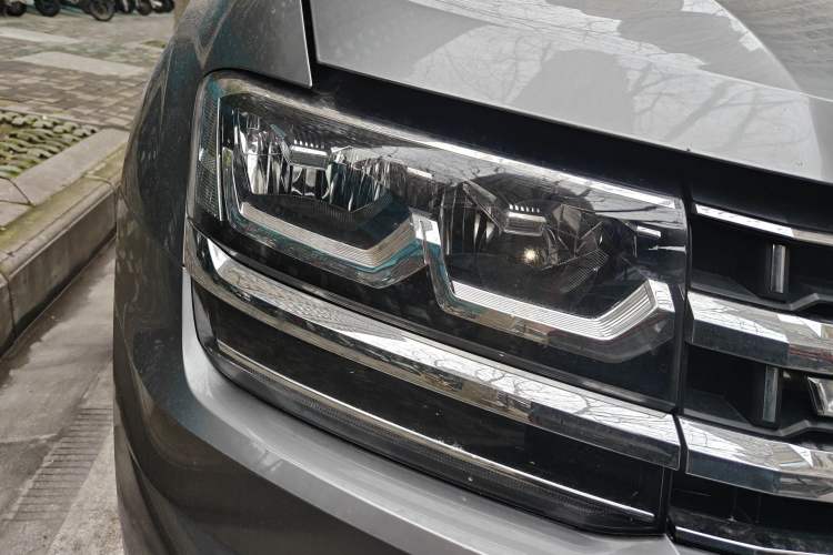 Used Volkswagen Teramont 2017 530 V6 Four-Wheel Drive Luxury Edition Right Front Headlight