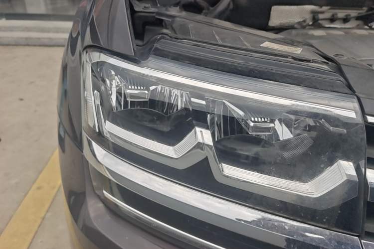 Used Volkswagen Teramont 2017 530 V6 Four-Wheel Drive Luxury Edition Right Front Headlight