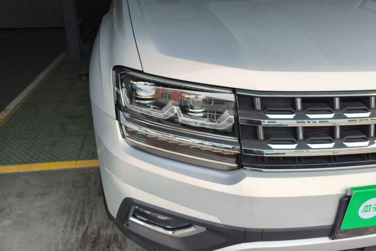 Used Volkswagen Teramont 2017 380TSI Four-Wheel Drive Flagship Edition Right Front Headlight